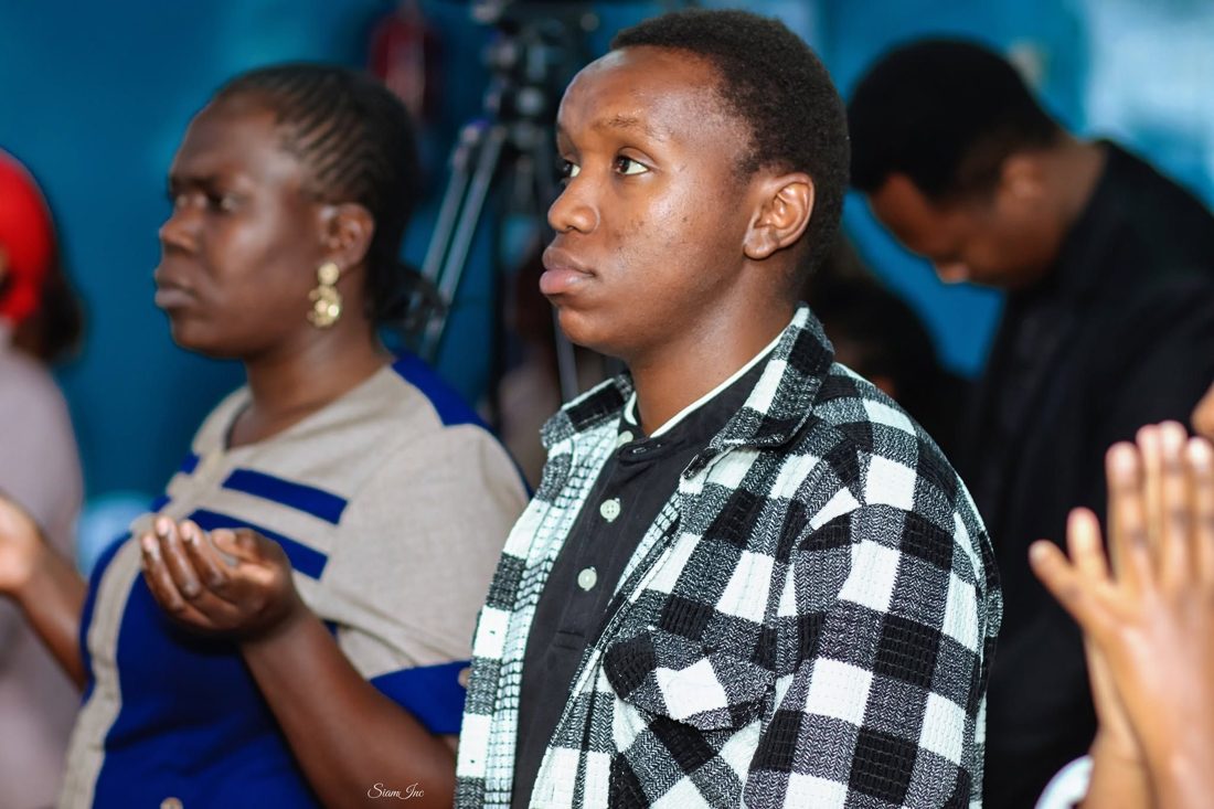 Worshippers with hearts turned to God